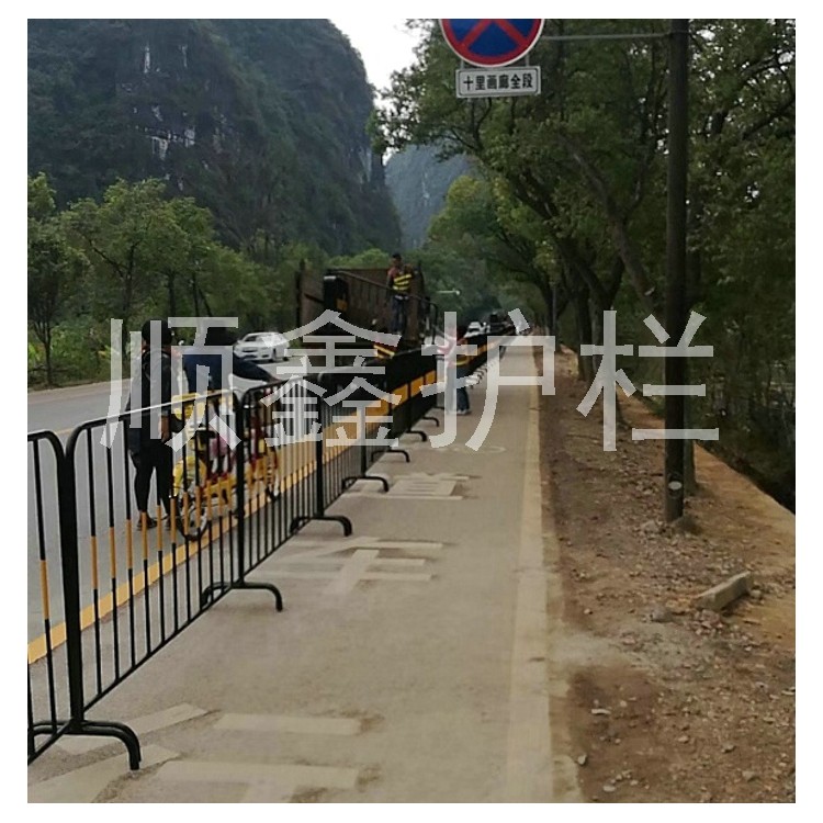 鋼質(zhì)道路護(hù)欄