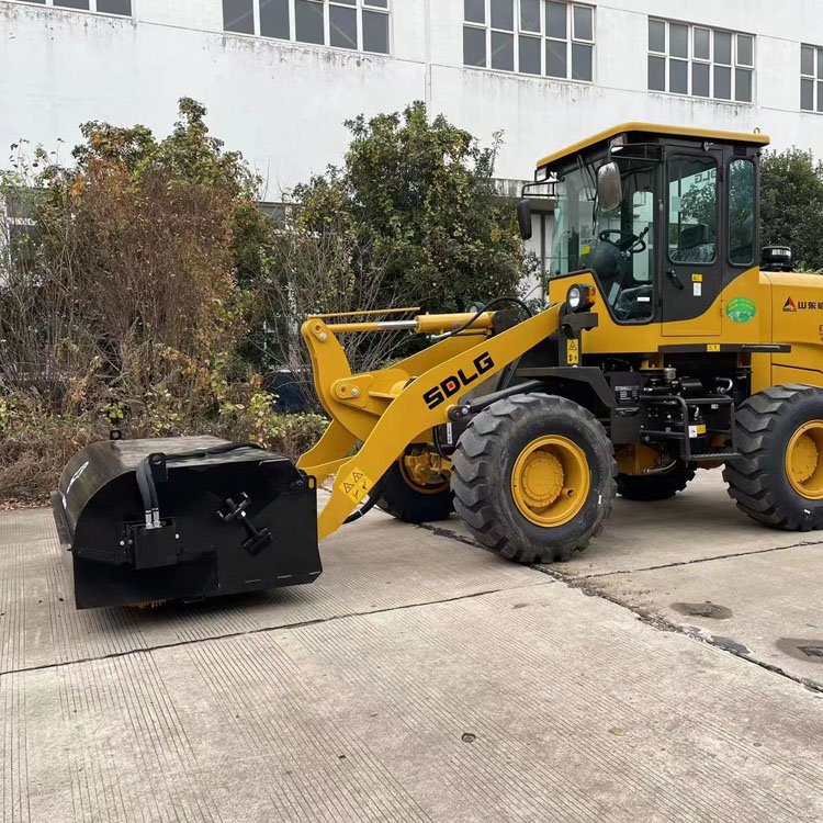 鏟車清掃機(jī) 亞歐棕熊小型施工路面掃路機(jī) 裝載機(jī)改裝清掃車